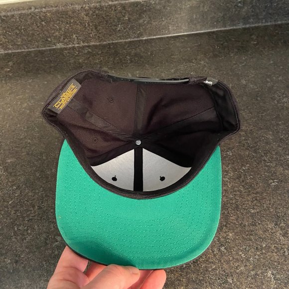 Hyper Yupoong Snapback - Black - Picture 3 of 8